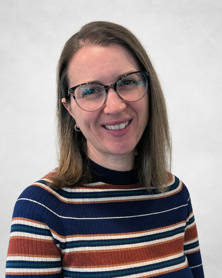 Renee van Doorninck is a woman with straight, shoulder-length brown hair. She is wearing a horizontally colour-striped and vertically-ribbed sweater.